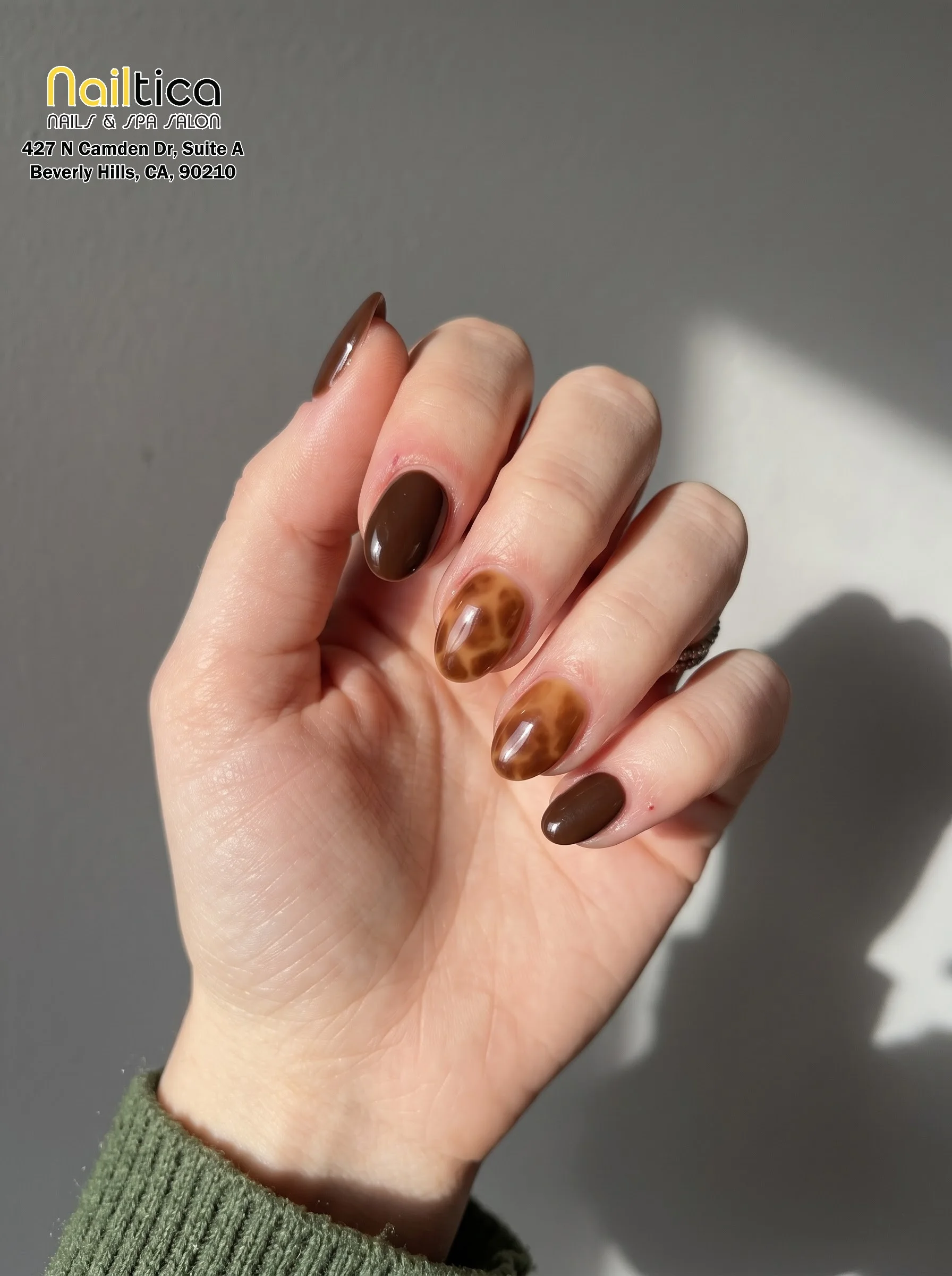 Nail colours